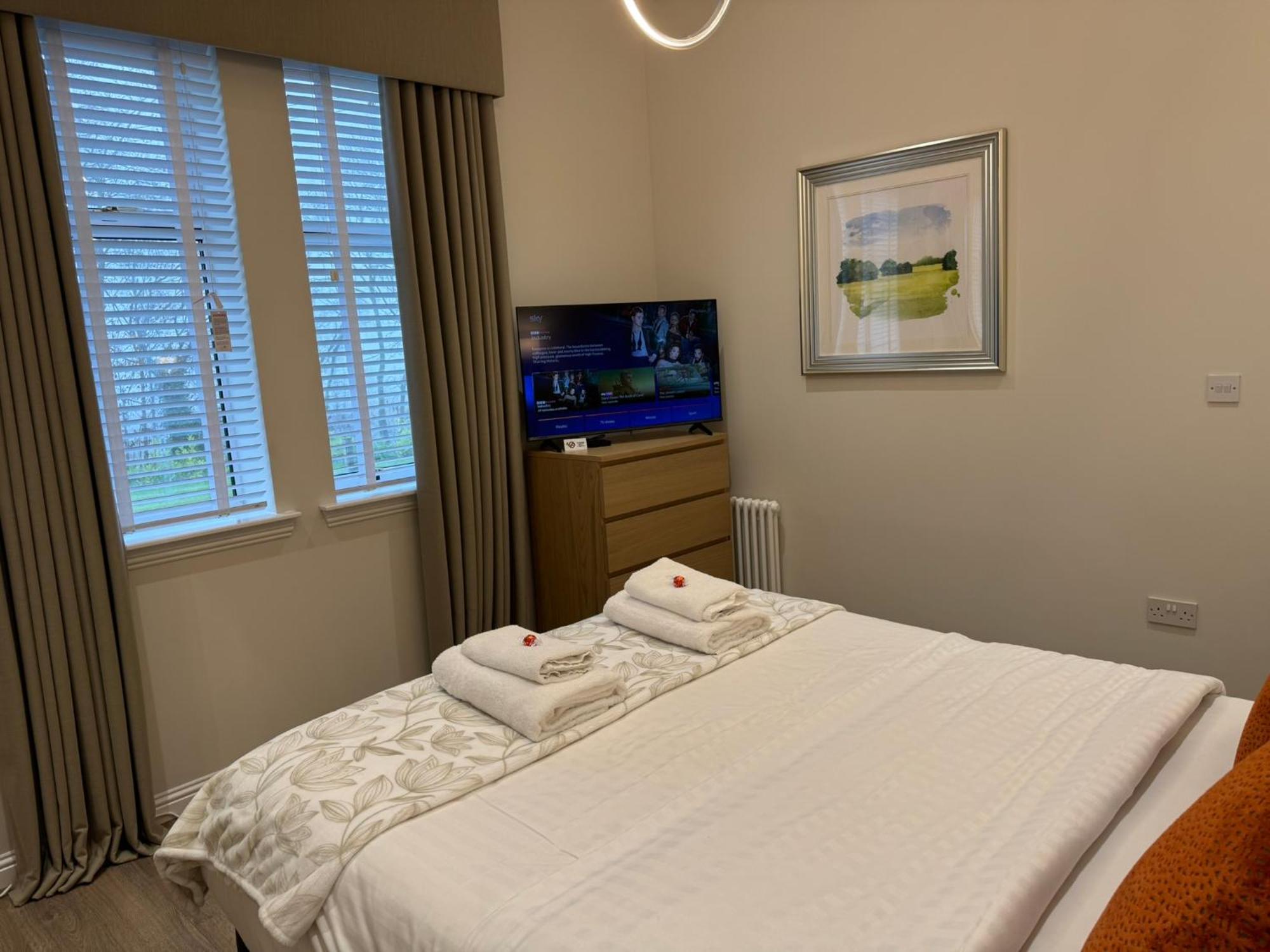 Luxury 2 Bedroom Apartment *